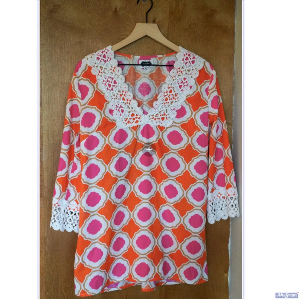 MUD PIE women's top with lace embellishment